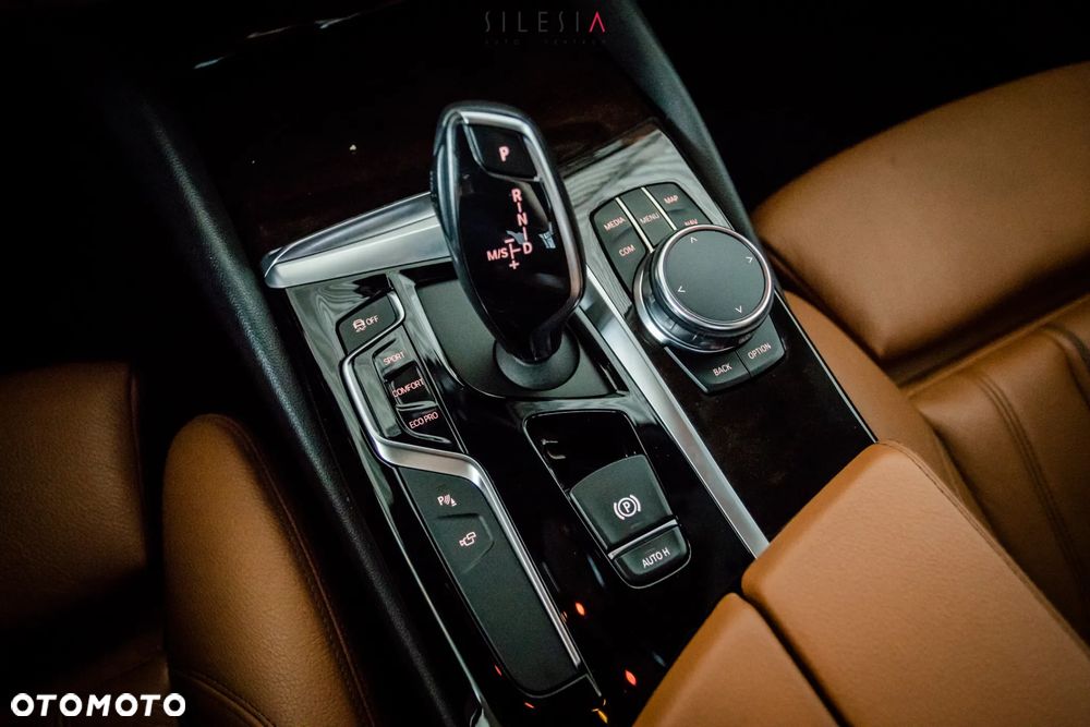 BMW Seria 5 530i xDrive - 24