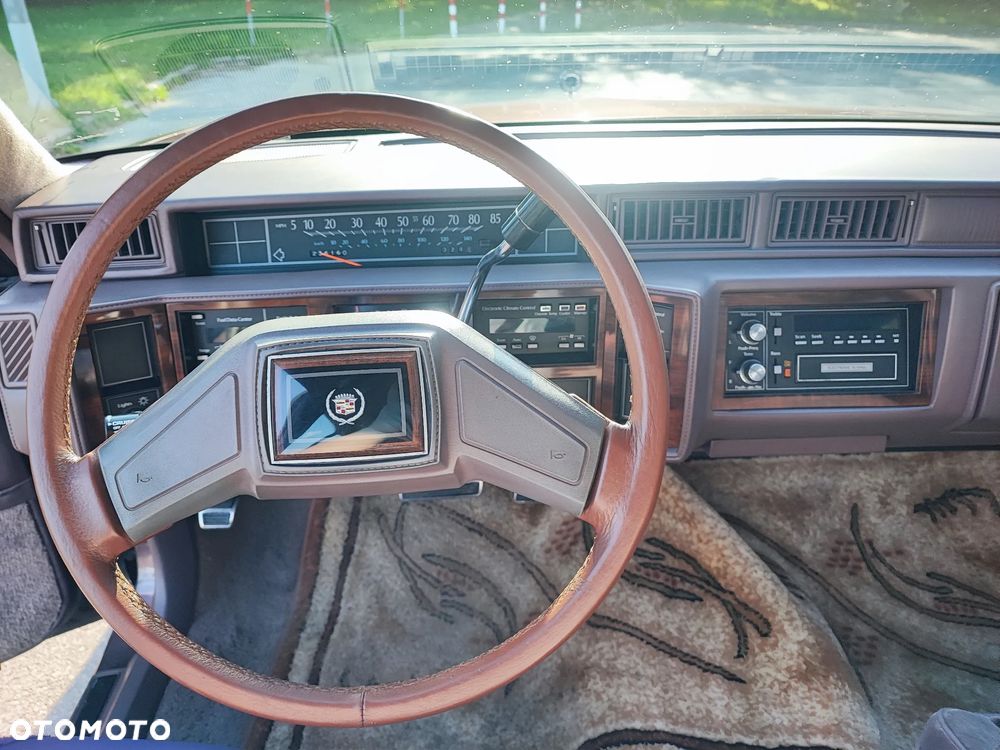 Cadillac Deville - 12