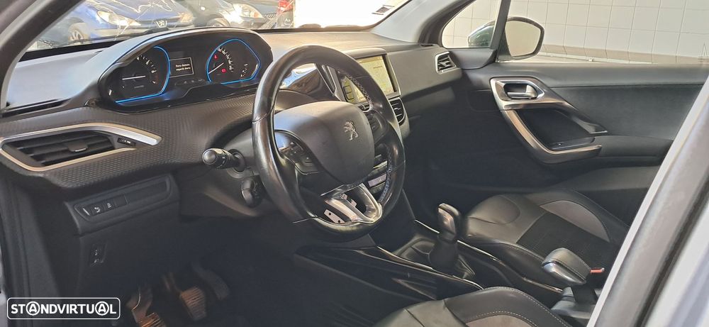 Peugeot 2008 1.2 PureTech Allure - 5