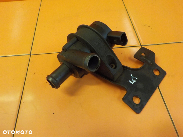 AUDI A3 8P A4 GOLF LEON 2.0 TFSI 07r 200KM BWA pompa wody dodatkowa