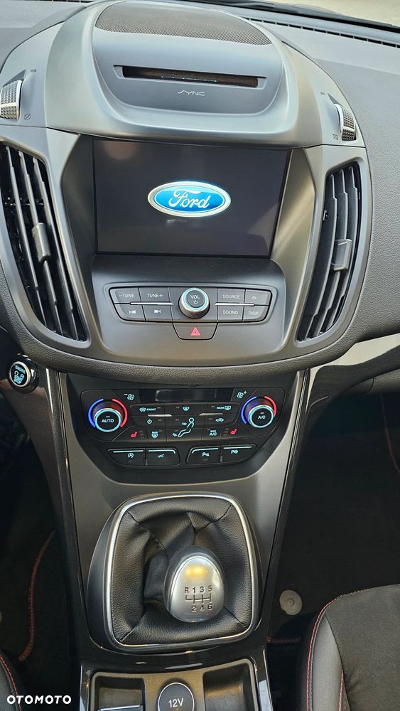 Ford Kuga 1.5 EcoBoost 2x4 ST-Line - 18