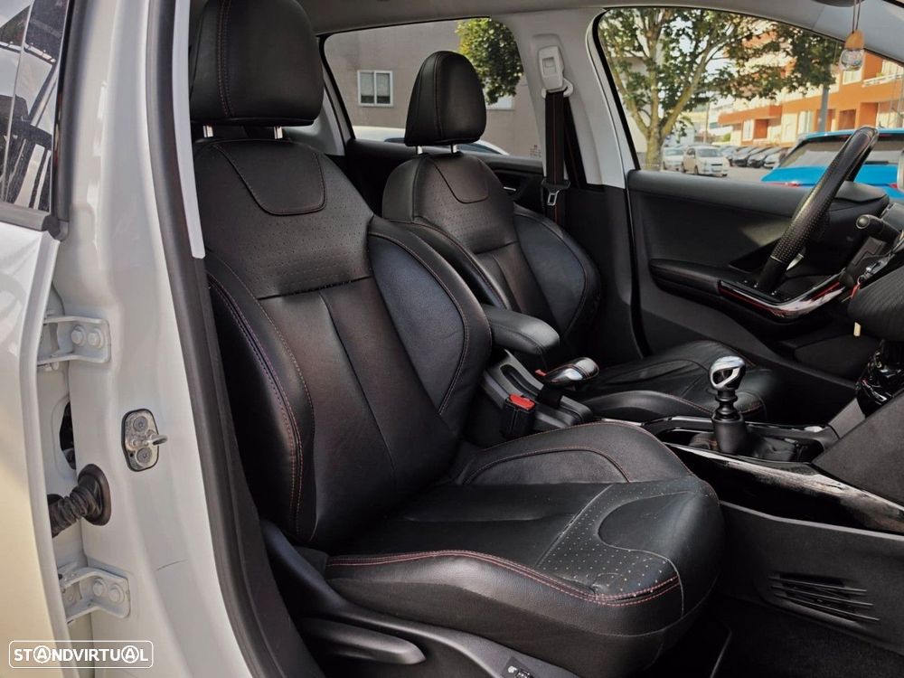 Peugeot 2008 1.6 BlueHDi GT Line - 14