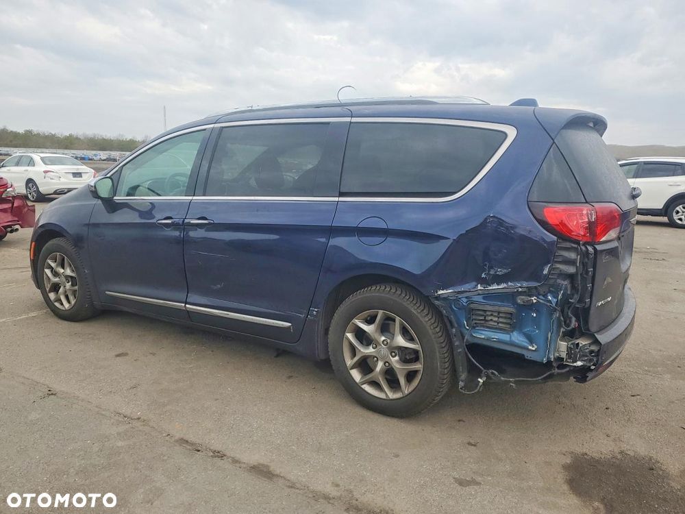 Chrysler Pacifica - 2