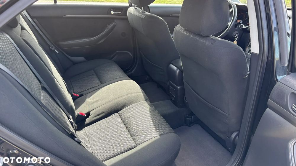 Toyota Avensis 2.0 D-4D - 8