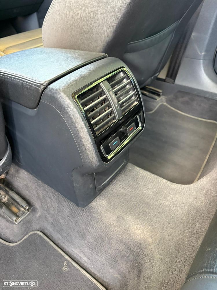 VW Passat Variant 2.0 TDI Confortline DSG - 19