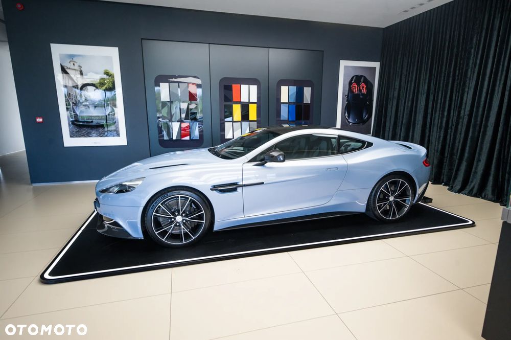Aston Martin Vanquish - 28