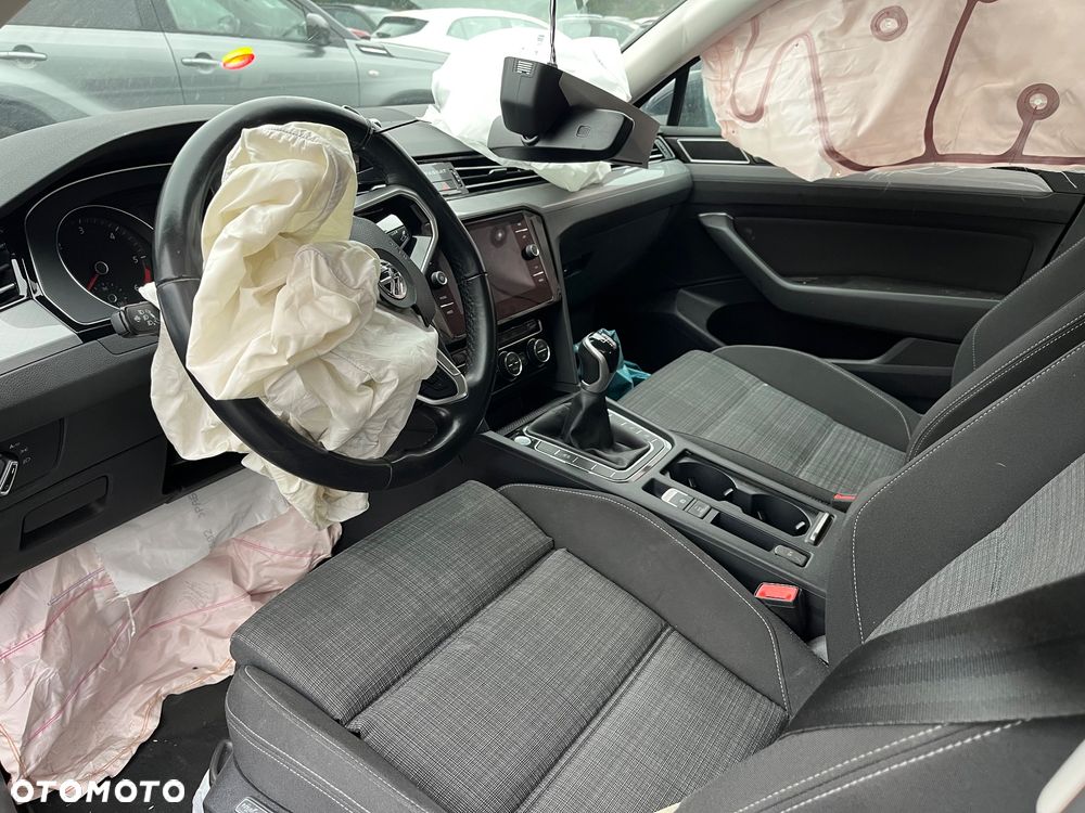 Volkswagen Passat - 9