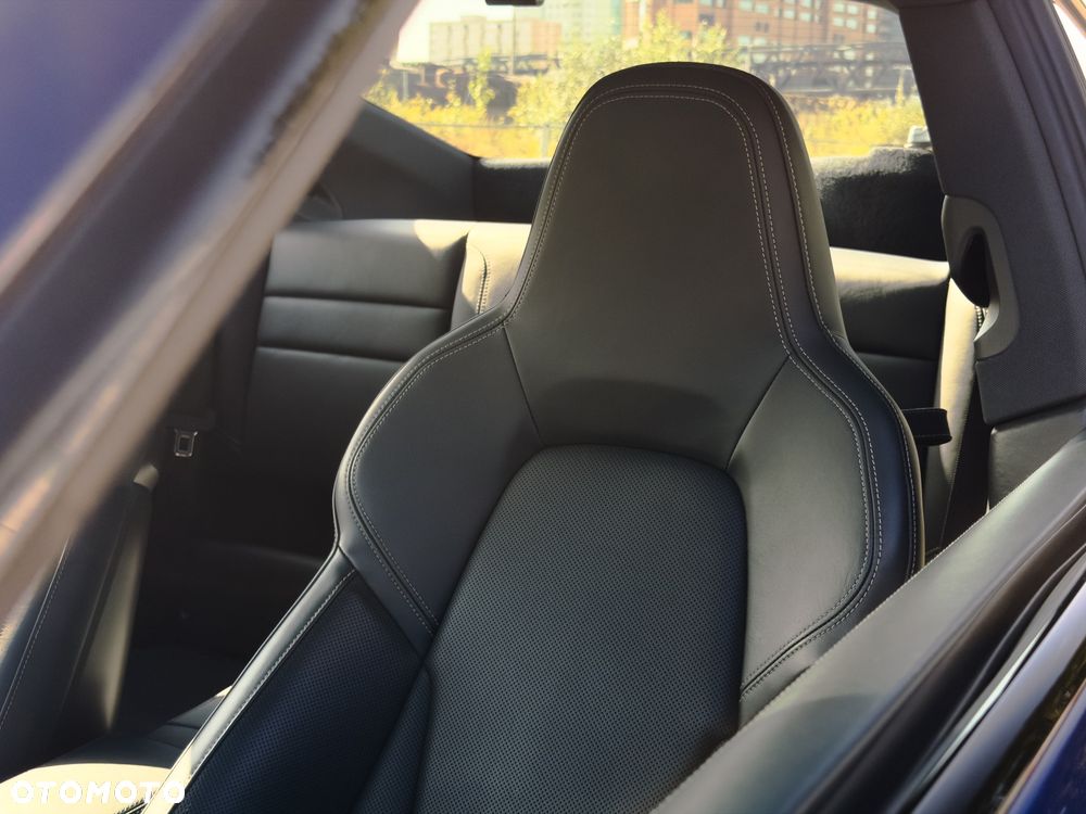 Porsche 911 Carrera 4S - 16