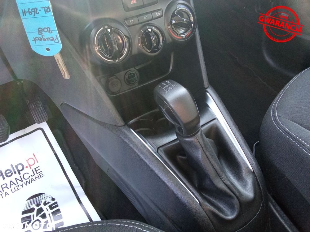 Peugeot 208 - 25