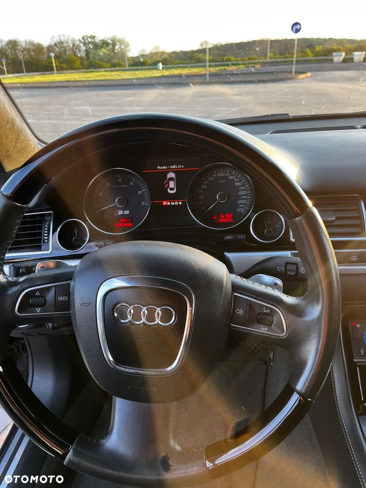 Audi S8 - 23