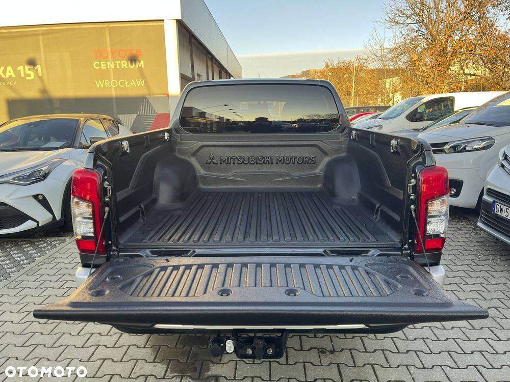 Mitsubishi L200 2.2 d DC Instyle Plus - 11