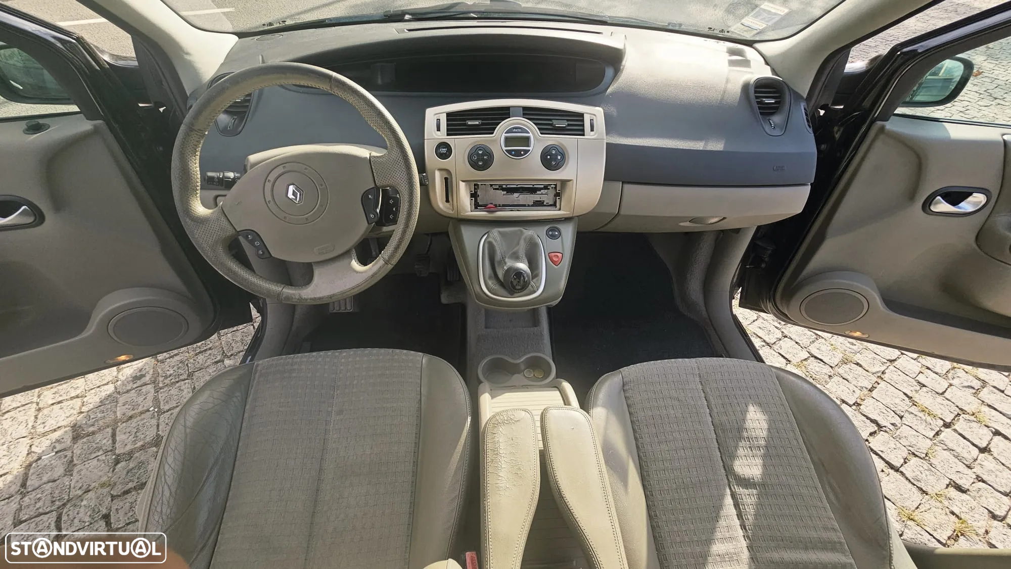 Renault Grand Scénic 1.5 dCi Confort Privilège - 2