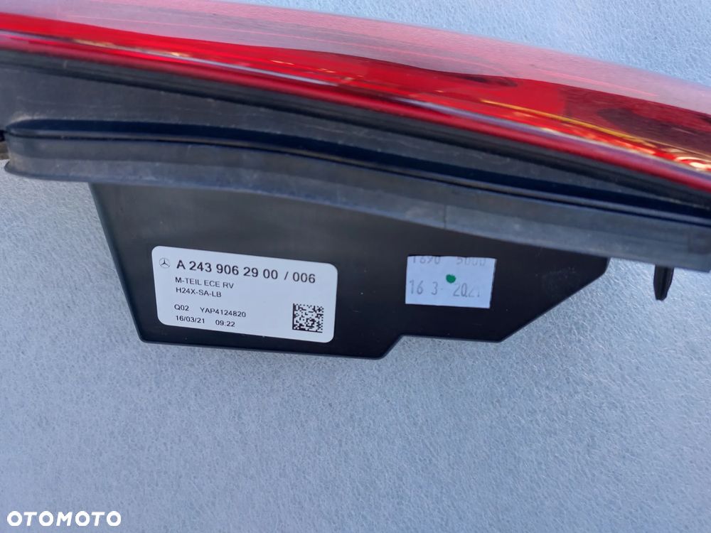 MERCEDES EQA A2439062900 LAMPA Z KLAPY - 4