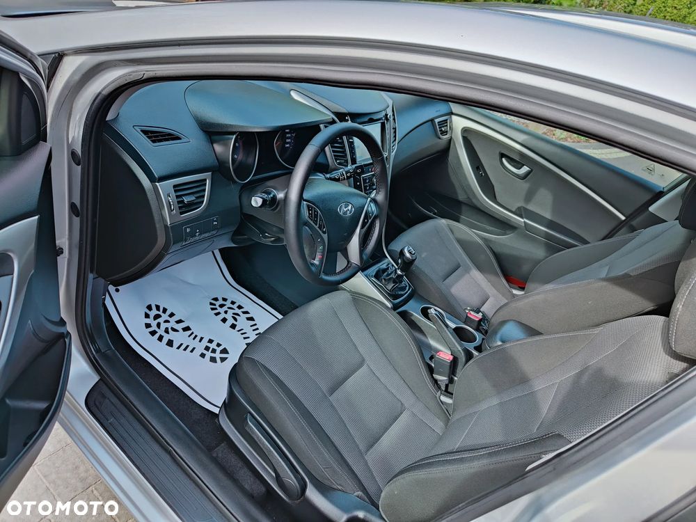Hyundai i30 blue Kombi 1.6 CRDi Classic - 22