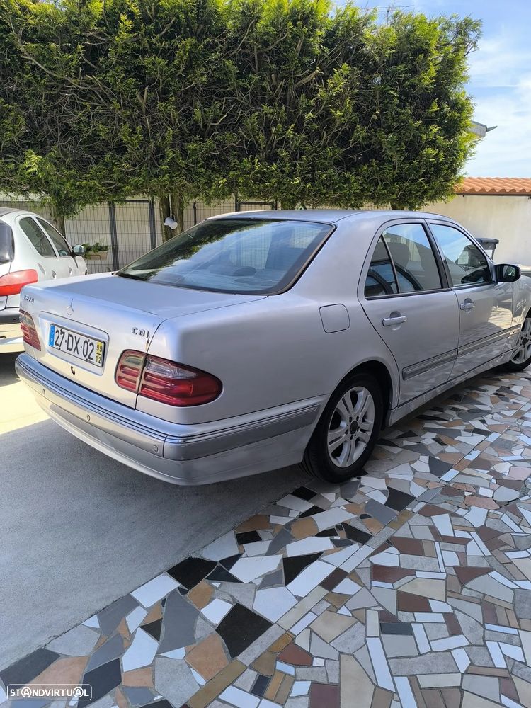 Mercedes-Benz E 220 CDI Elegance - 3