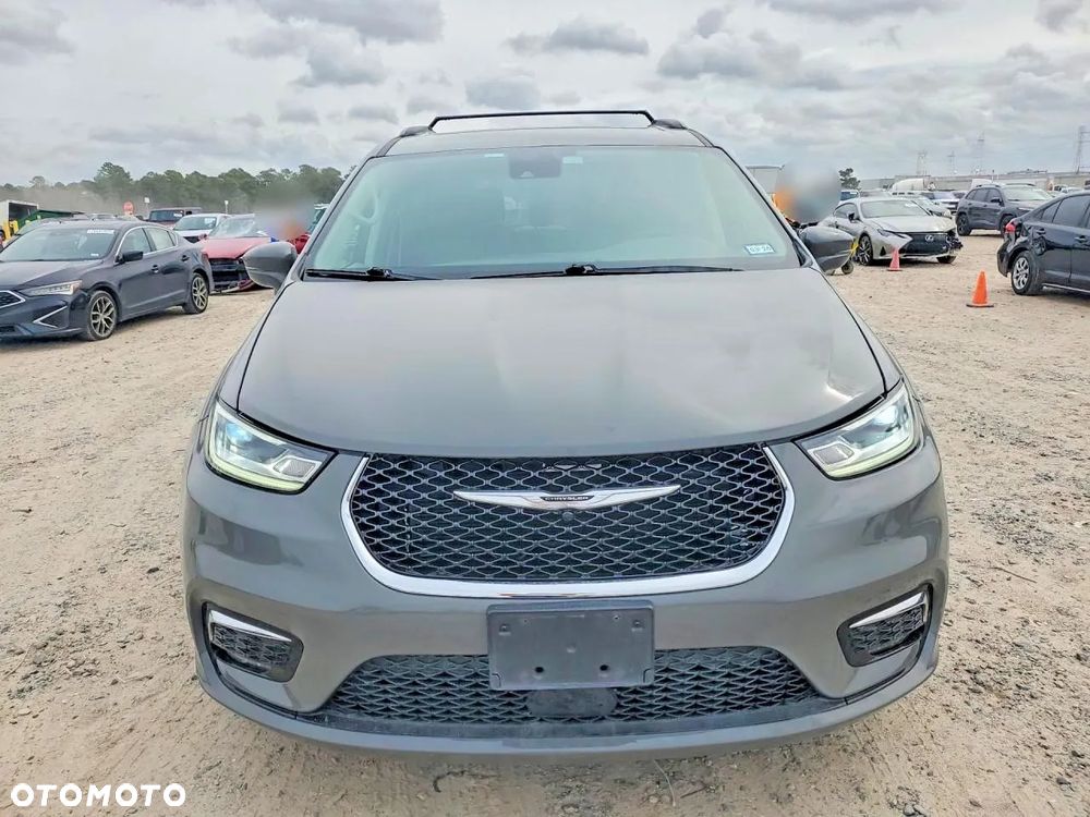 Chrysler Pacifica - 5