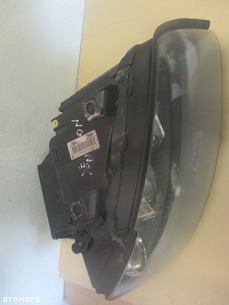lampa prawa Audia A4 B6 XENON  Valeo Europa 8E0941004 - 4