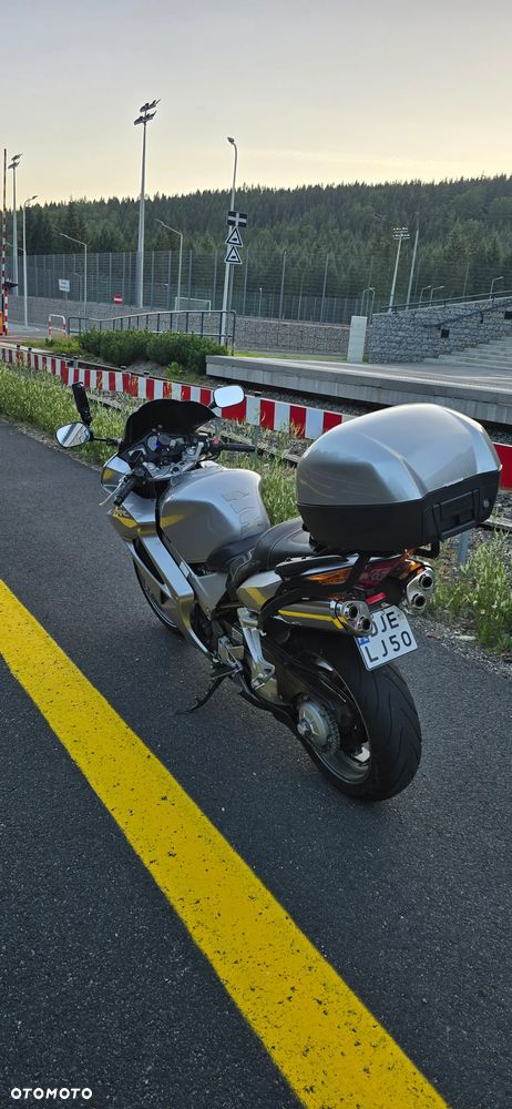 Honda VFR - 13