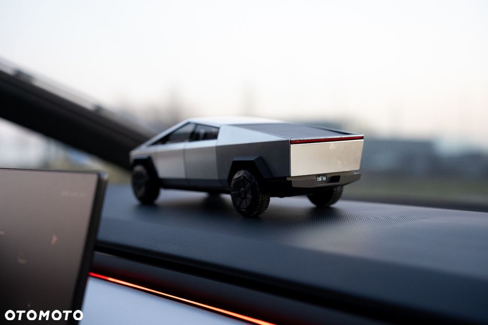 Tesla Cybertruck - 31