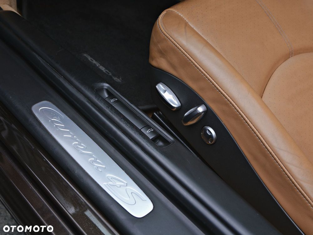 Porsche 911 Carrera 4S PDK - 11