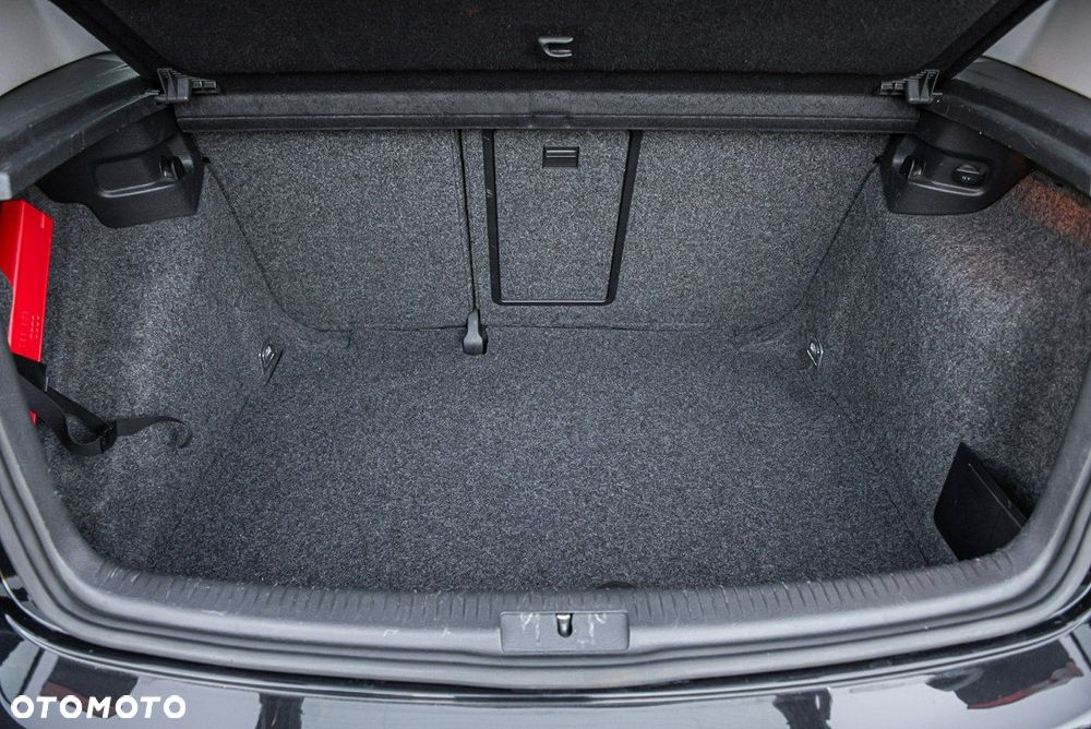 Volkswagen Golf VI 2.0 TDI Highline - 26