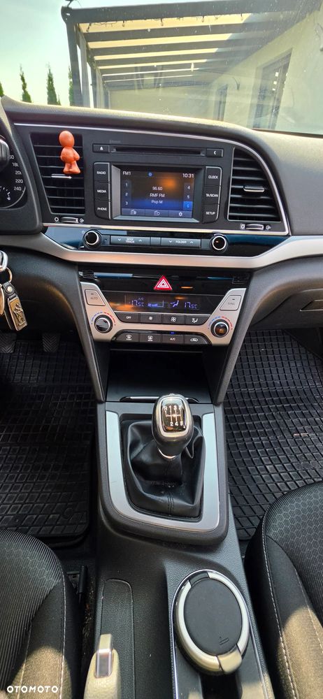 Hyundai Elantra 1.6 Comfort - 8