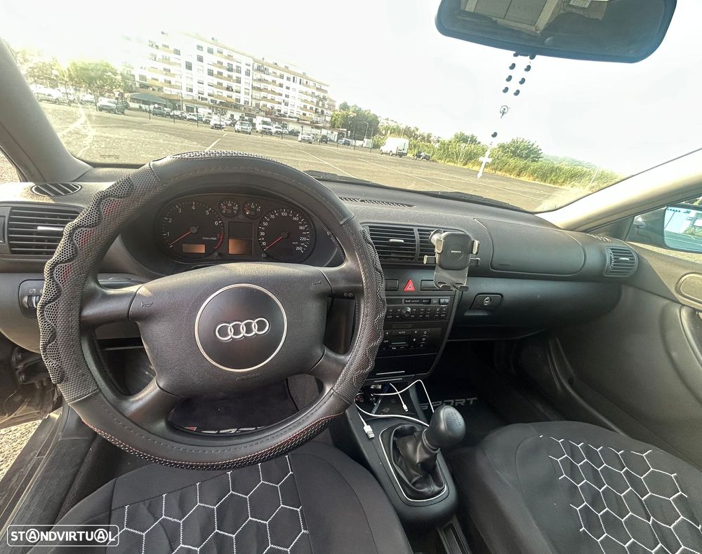 Audi A3 1.6 Ambiente - 6