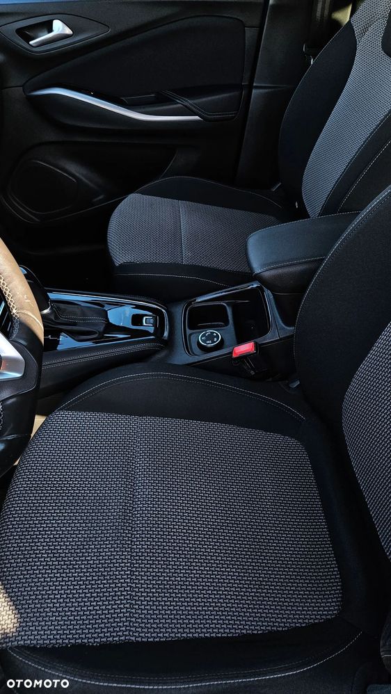 Opel Grandland X 1.2 T GPF Design&Tech S&S - 34