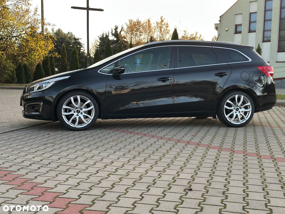 Kia Ceed 1.6 GDI SW UEFA EURO 2016 - 11