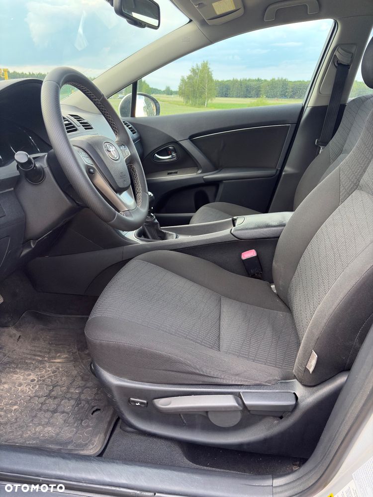 Toyota Avensis - 11