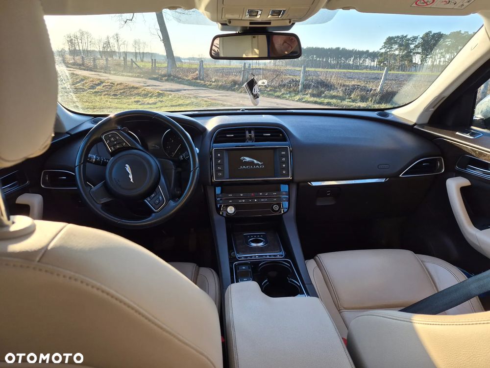 Jaguar F-Pace 20d AWD Pure - 8