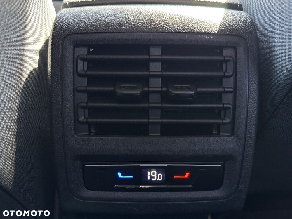 Volkswagen Golf 2.0 TSI Style DSG - 33