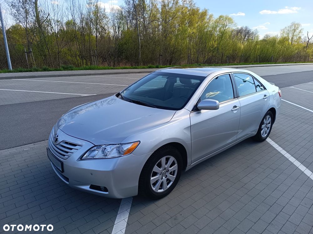 Toyota Camry - 1