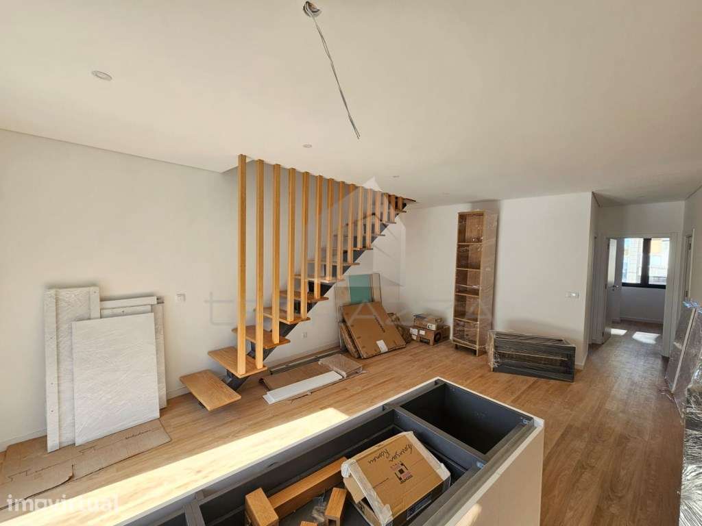 T2+1 DUPLEX ÁGUAS SANTAS ( RUA AFONSO DOM HENRIQUES) - Grande imagem: 4/17