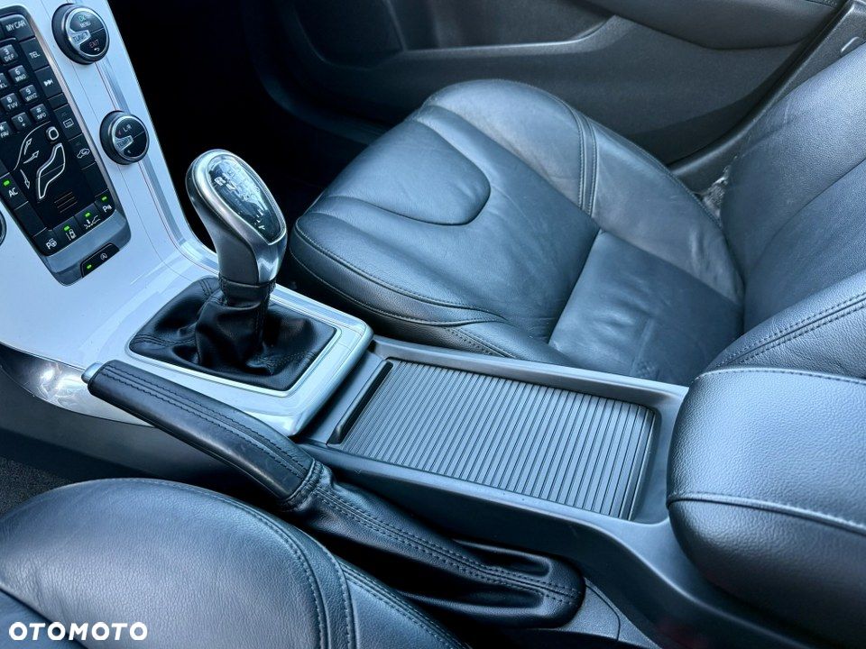 Volvo V40 T3 Summum - 26