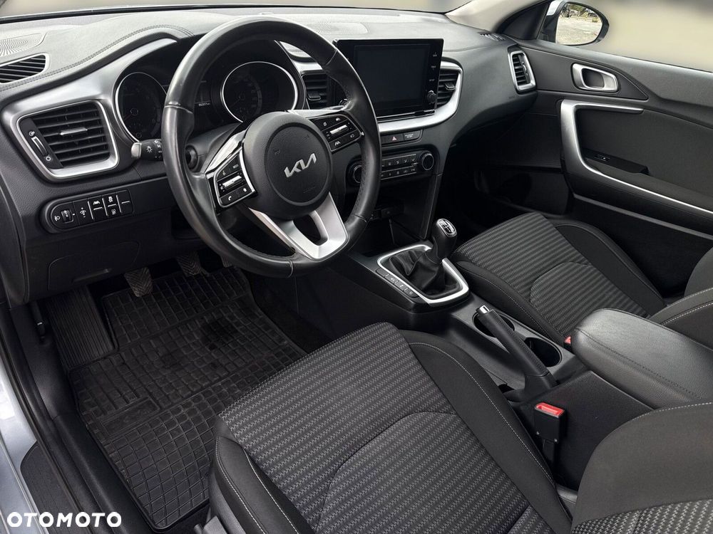 Kia Ceed - 10