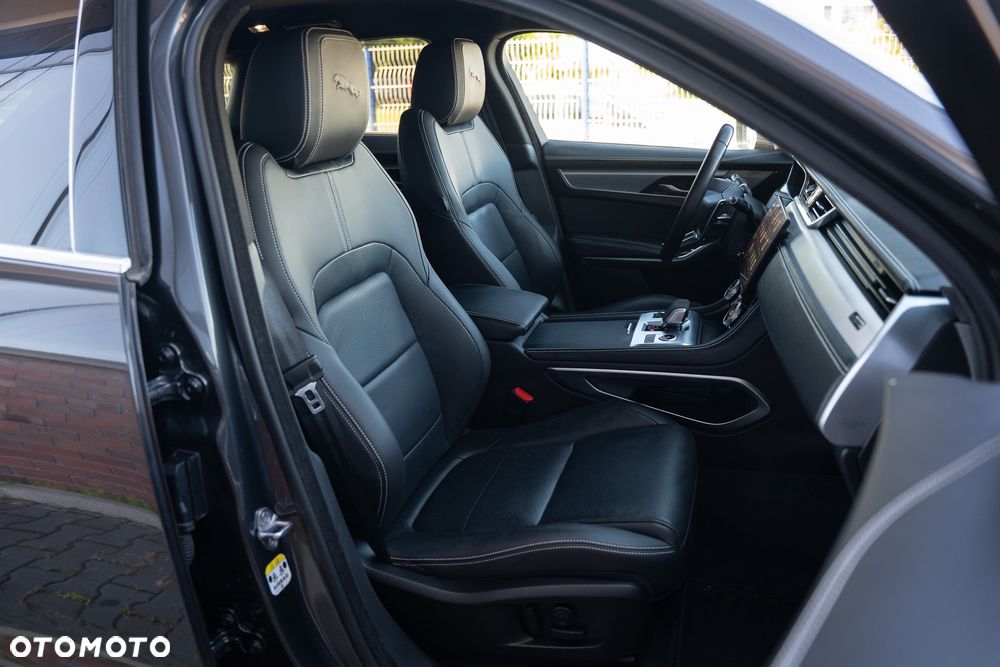 Jaguar F-Pace D165 AWD R-Dynamic S - 24