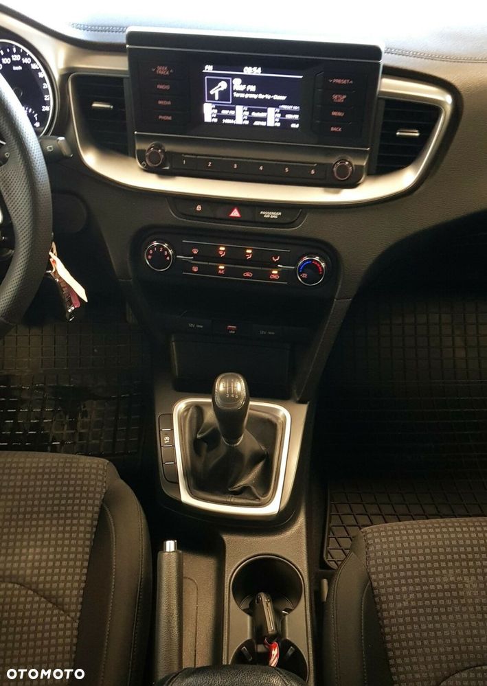 Kia Ceed 1.6 CRDi mHEV S - 19