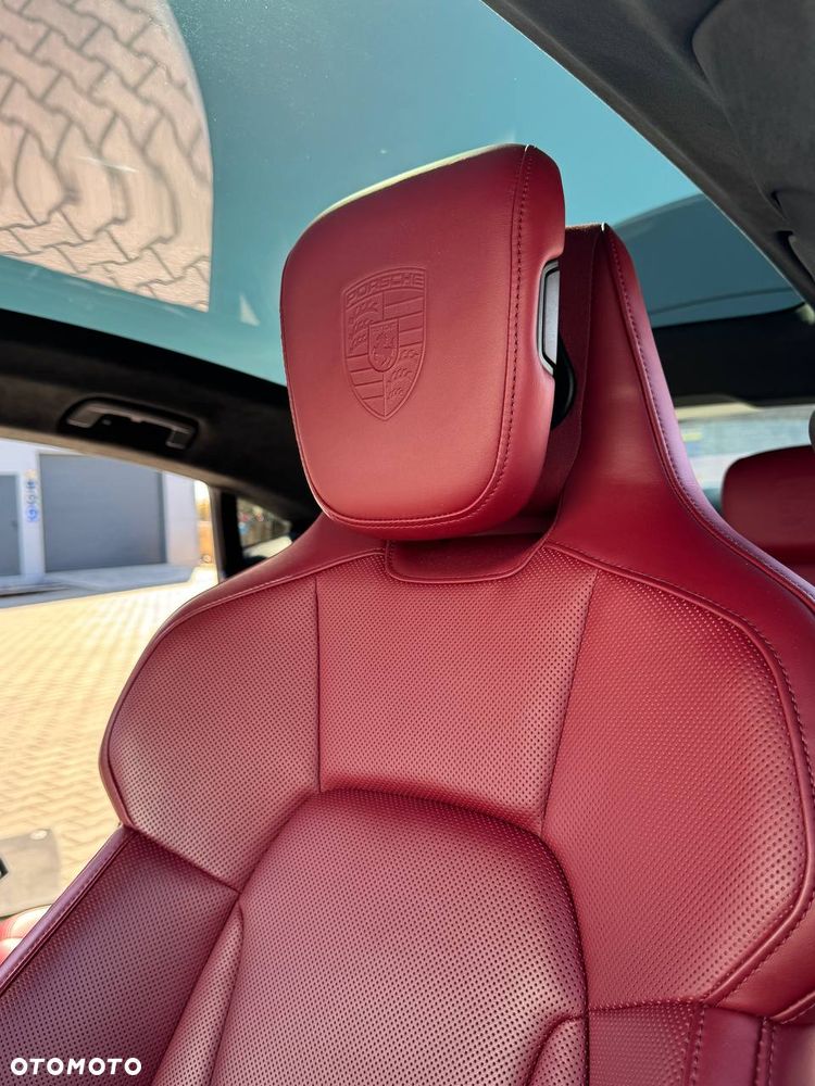 Porsche Taycan GTS - 28