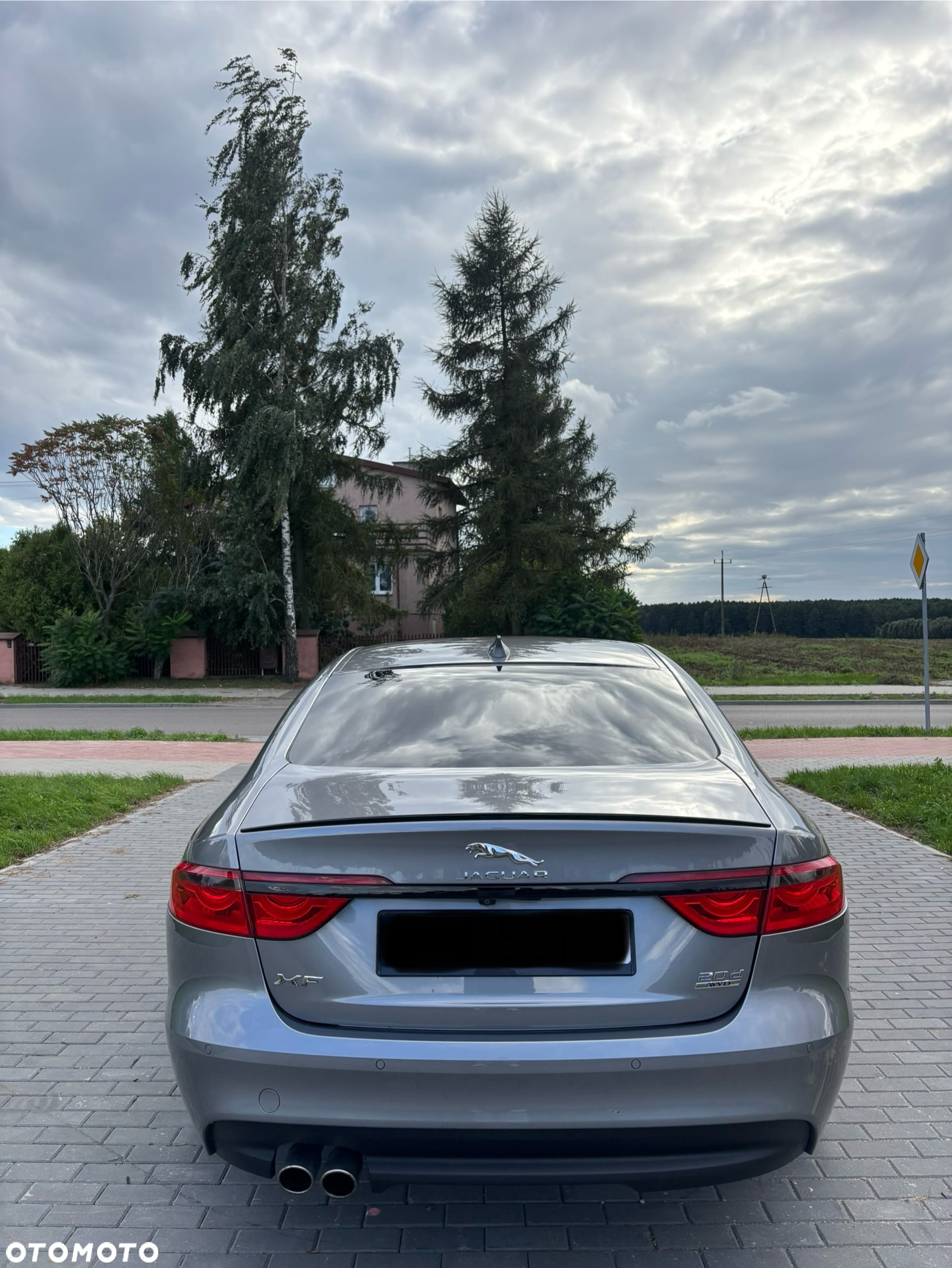 Jaguar XF - 10
