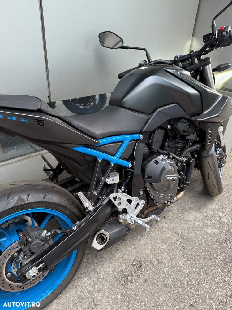 Suzuki GSX-8S - 4