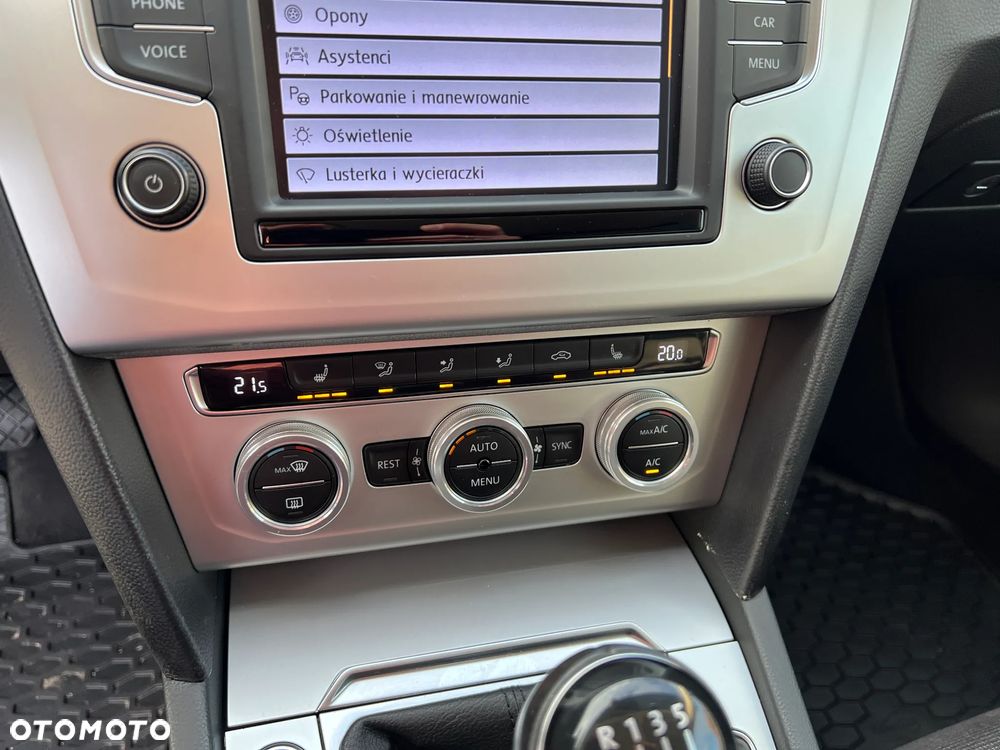 Volkswagen Passat - 15