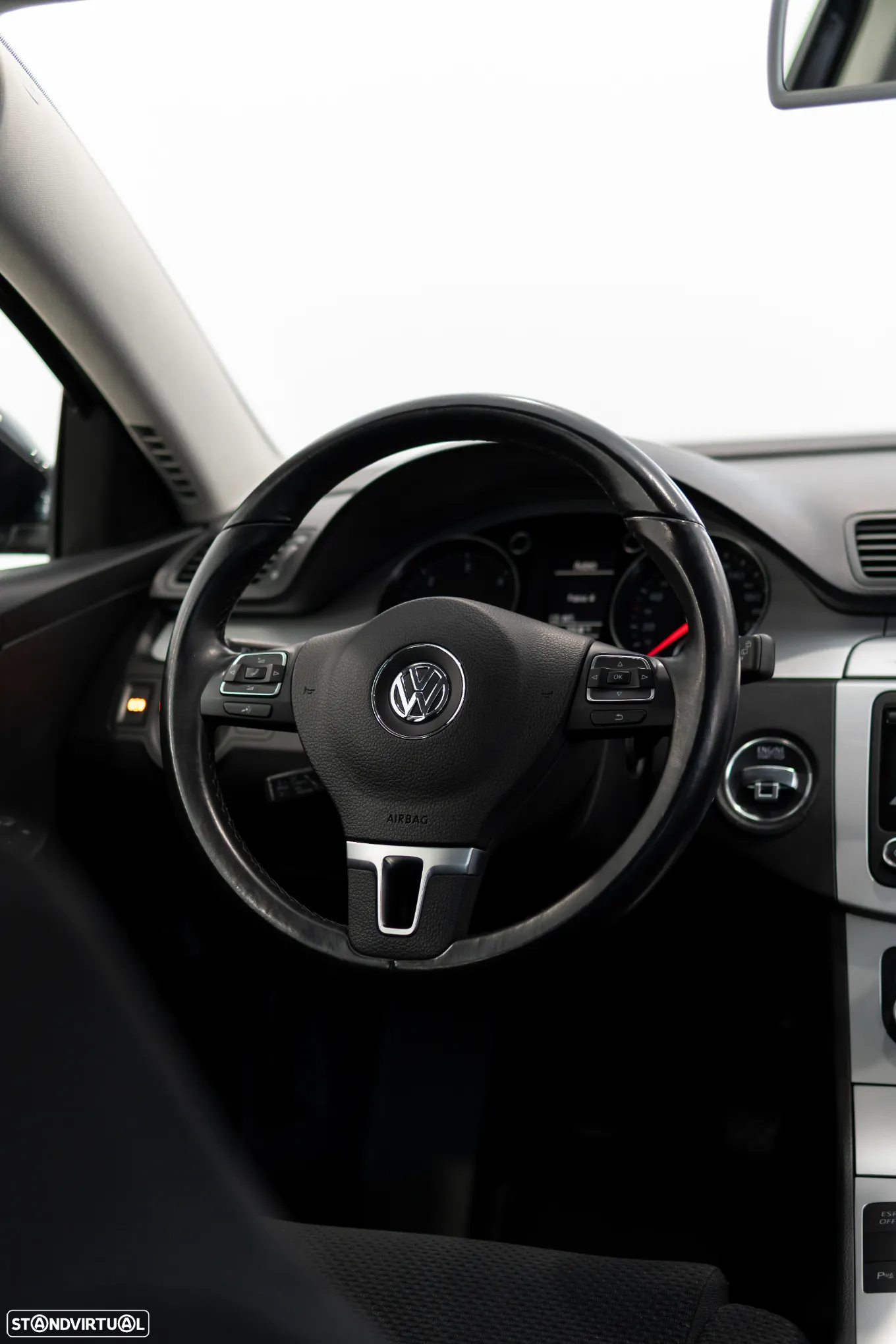 VW Passat 1.6 TDI BlueMotion - 32