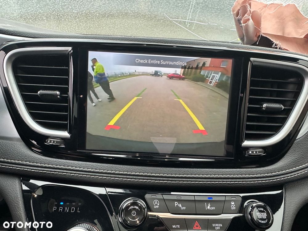 Chrysler Pacifica - 18