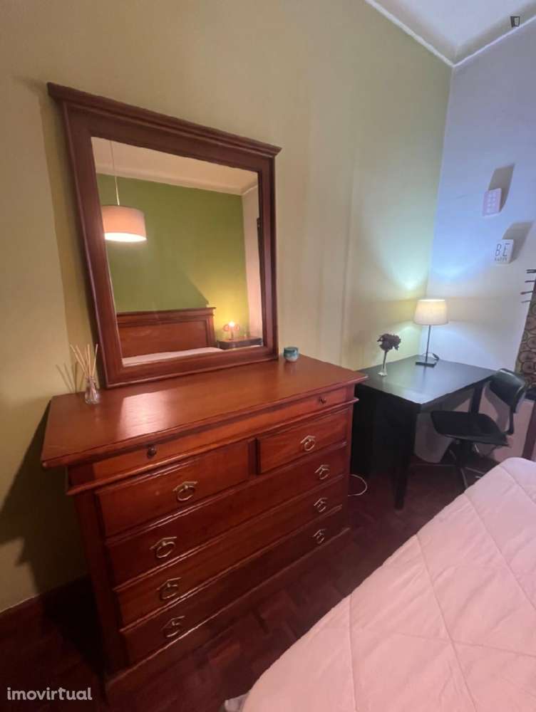 Quarto - localizado em Paranhos Porto - Grande imagem: 2/16