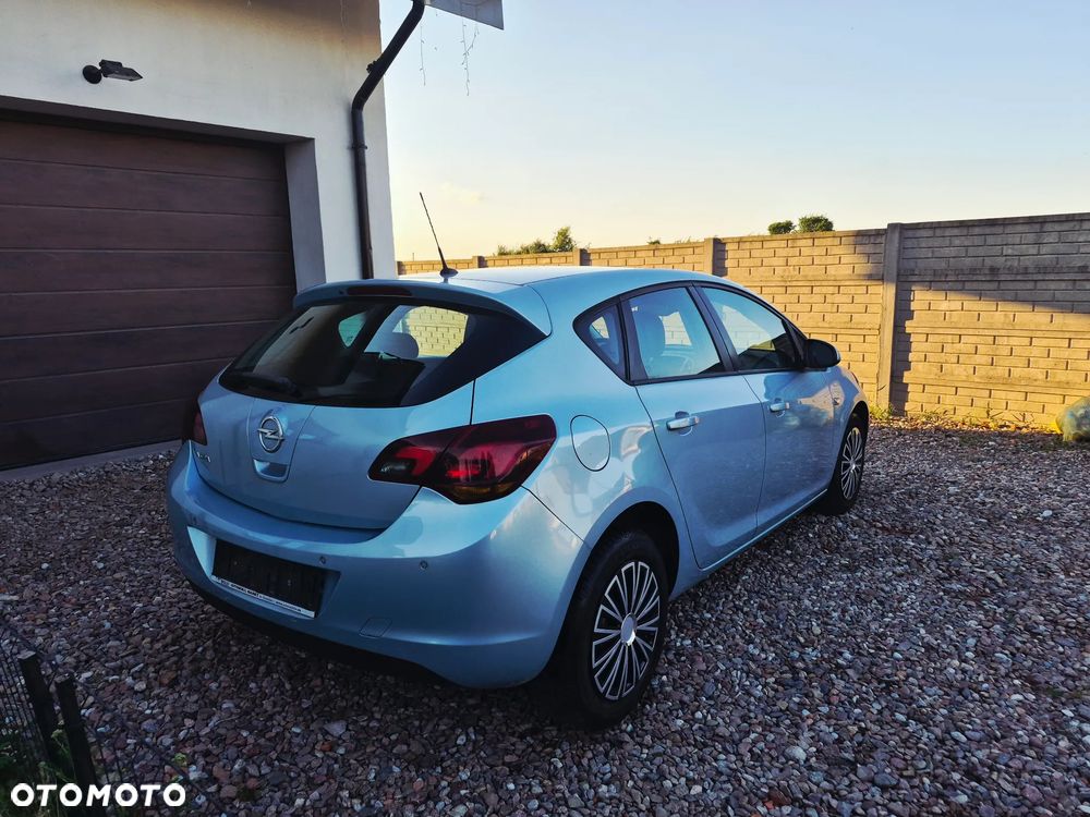 Opel Astra 1.6 Design Edition - 6