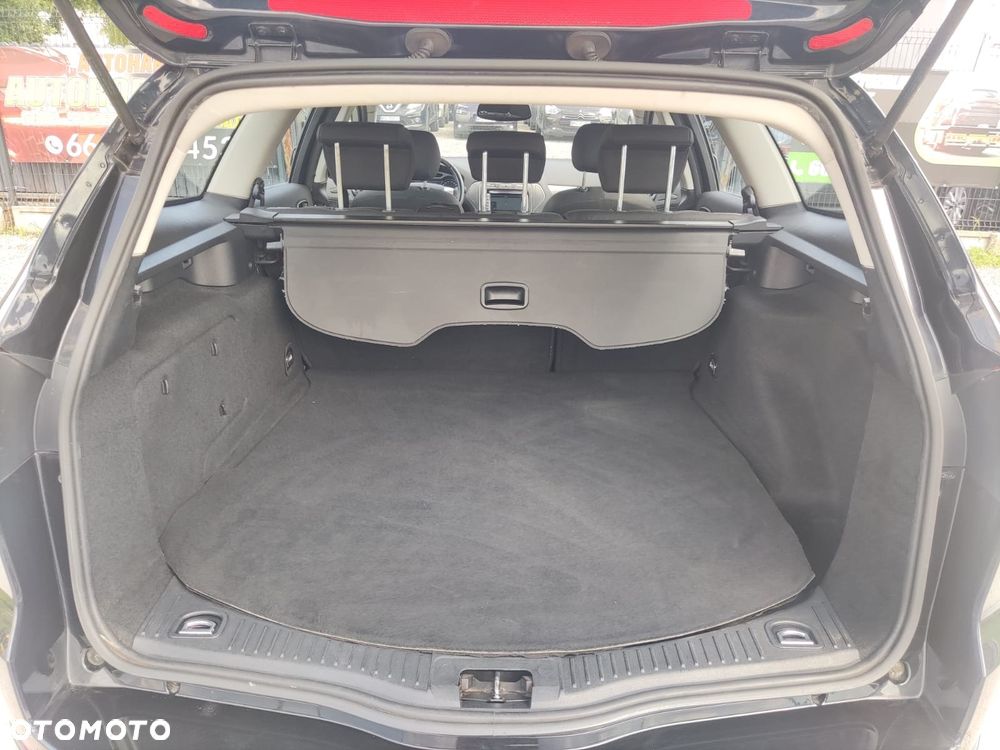 Ford Mondeo 2.0 Ghia - 12