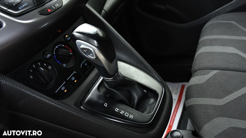 Ford Transit Connect - 11