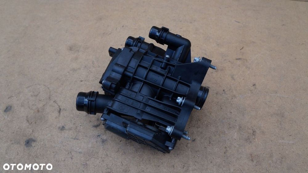 BMW G01 G20 G30 G31 TERMOSTAT OBUDOWA TERMOSTATU KRUĆCE WODY 8642560 - 7