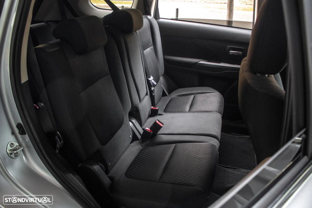 Mitsubishi Outlander 2.2 DI-D Instyle - 27